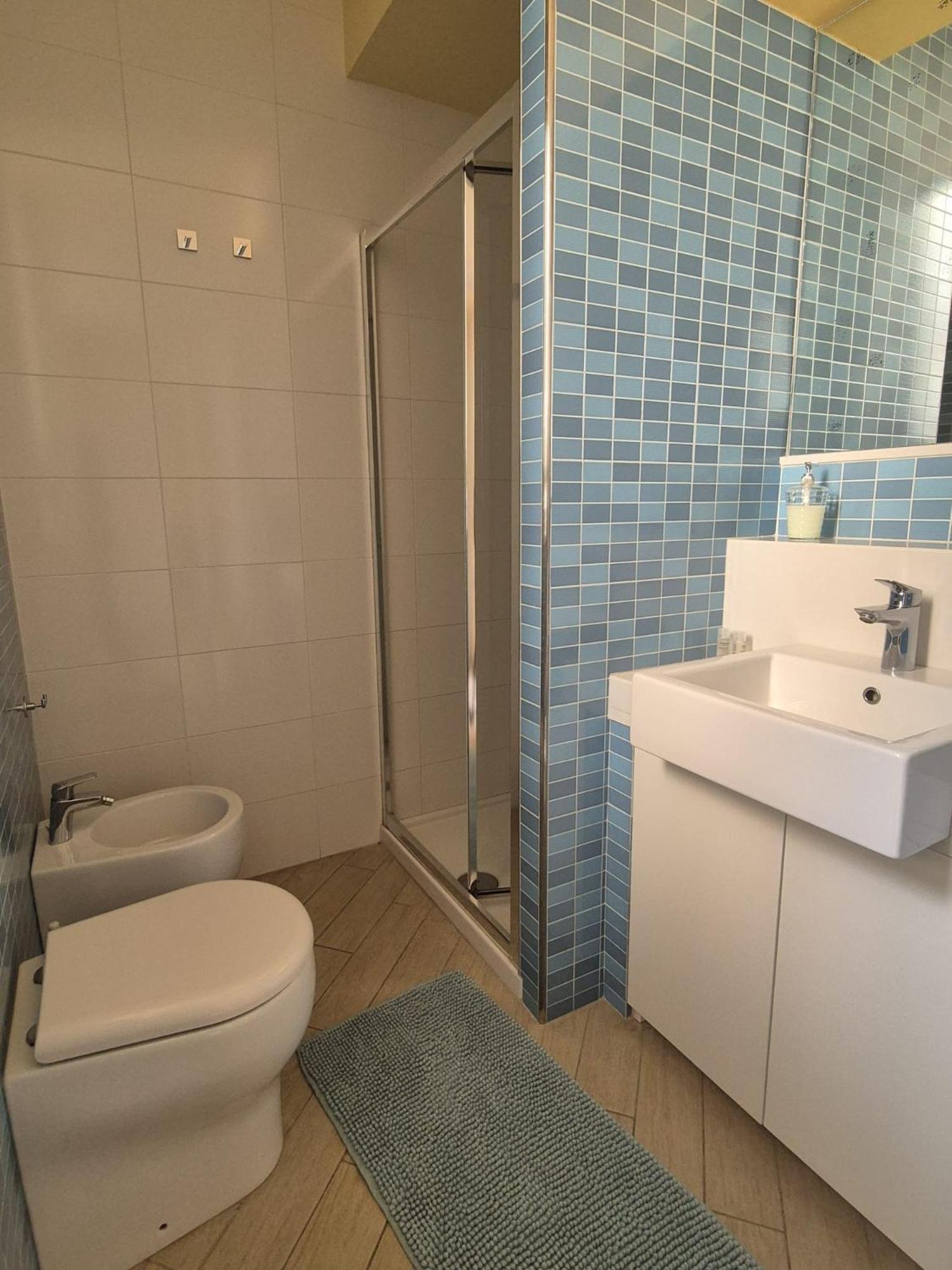 Hotel Kosié - il comfort di classe con due matrimoniali e due bagni indipendenti Palermo Exterior foto
